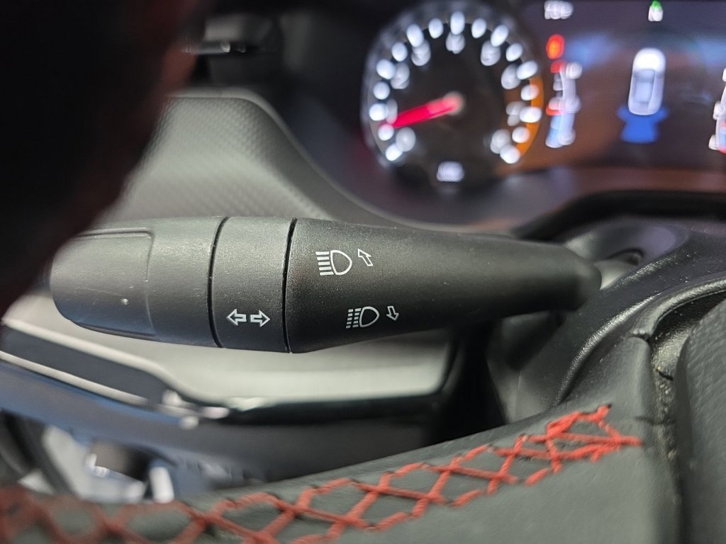 Used 2025 Jeep Compass Trailhawk AWD/4WD image 28