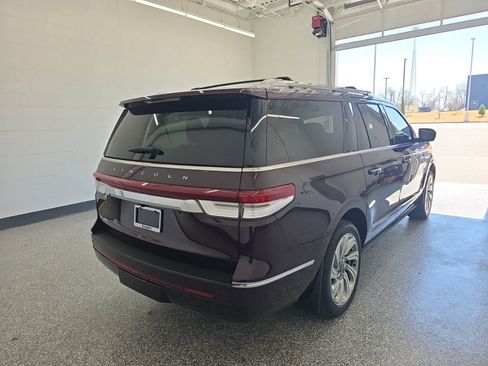 Used 2024 Lincoln Navigator L Reserve image 5