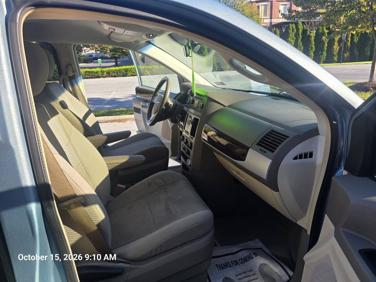 Used 2010 Chrysler Town & Country Touring FWD image 16