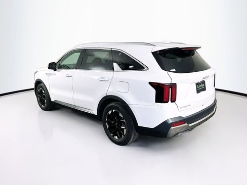 Used 2024 Kia Sorento S image 5
