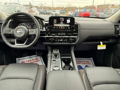 New 2025 Nissan Pathfinder SL w/ SL Premium Package image 26