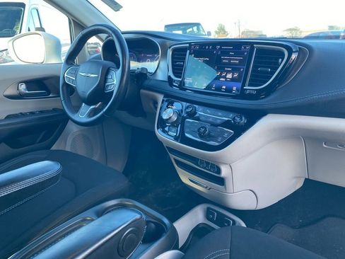 Used 2021 Chrysler Pacifica Touring w/ Cold Weather Group image 8