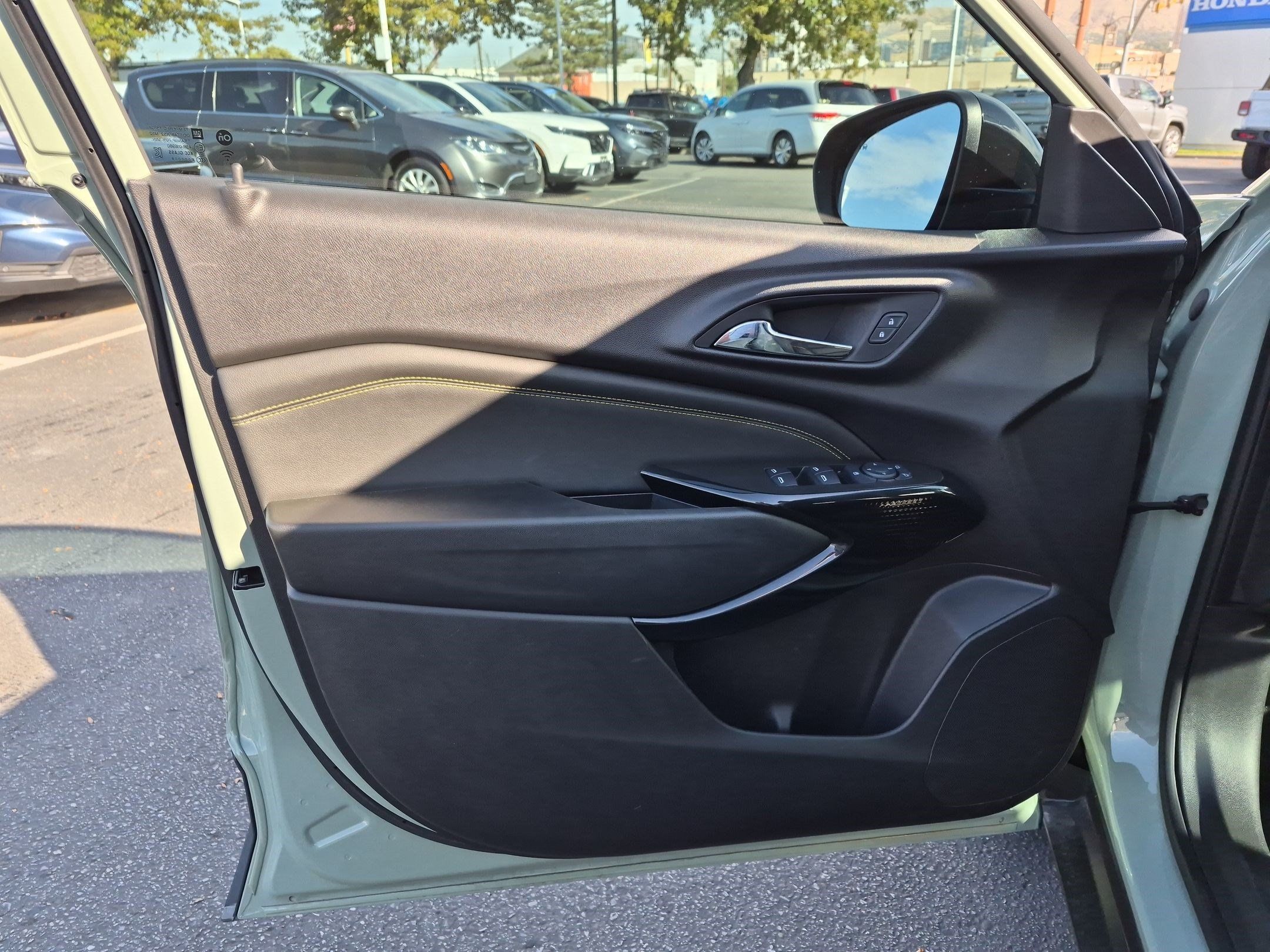 Used 2025 Chevrolet Trax ACTIV w/ Driver Confidence Package FWD image 14