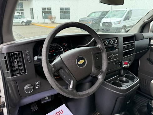 Used 2012 Chevrolet Express 1500 RWD image 4