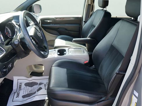 Used 2017 Dodge Grand Caravan SXT w/ Driver Convenience Group FWD image 17