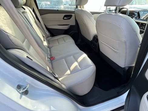 Used 2023 Nissan Rogue SL w/ SL Premium Package image 30