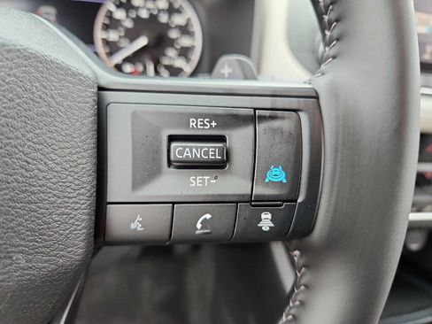 Used 2025 Nissan Rogue SV AWD/4WD image 22