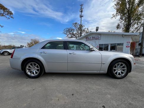 Used 2006 Chrysler 300 C w/ Protection Group II image 5