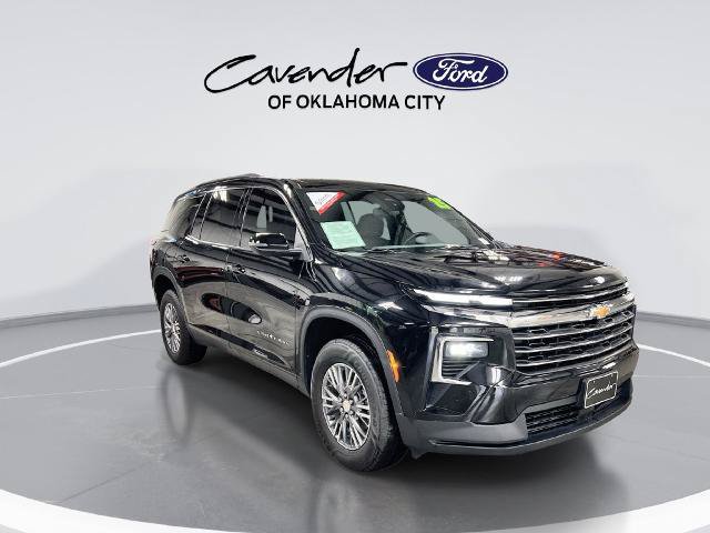 Used 2025 Chevrolet Traverse LT FWD image 2