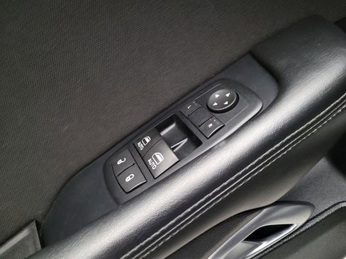 Used 2015 Dodge Challenger SXT RWD image 27