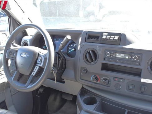 Used 2022 Ford E-350 and Econoline 350 Super Duty image 13