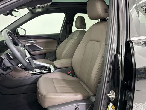 Certified 2025 Audi Q5 Premium w/ Convenience Package AWD/4WD image 5