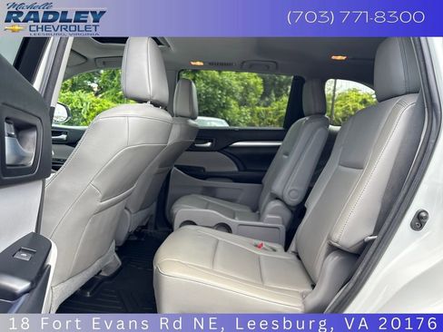 Used 2018 Toyota Highlander XLE AWD/4WD image 24