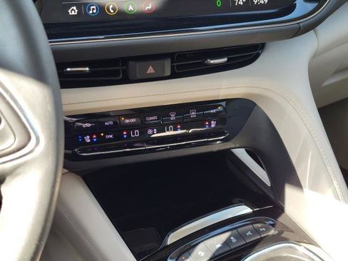 Used 2023 Buick Envision Avenir AWD/4WD image 19