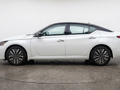 Used 2025 Nissan Altima 2.5 SV FWD image 5