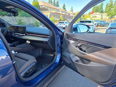 New 2026 BMW i5 eDrive40 image 10