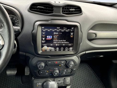 Used 2023 Jeep Renegade Latitude w/ Premium Group image 31