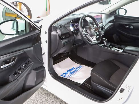 Used 2024 Nissan Sentra SV FWD image 3