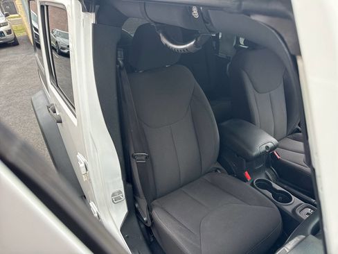Used 2015 Jeep Wrangler Unlimited Sport image 33