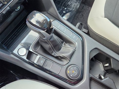 New 2025 Volkswagen Taos SE image 16