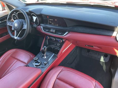 Used 2019 Alfa Romeo Stelvio image 12