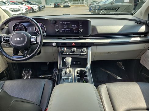 Used 2022 Kia Carnival LX image 9