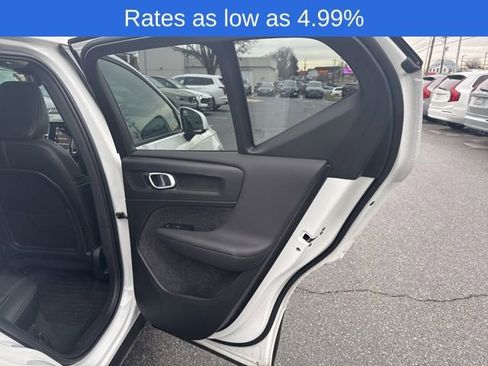 Certified 2022 Volvo XC40 T5 Momentum image 7