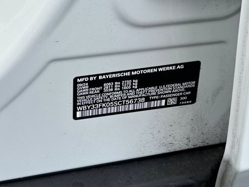 Used 2025 BMW i5 eDrive40i w/ Premium Package image 19