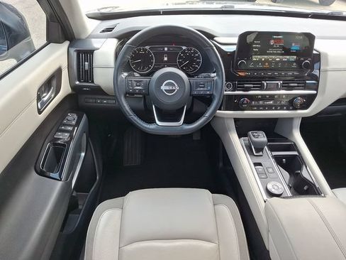 Used 2022 Nissan Pathfinder SL AWD/4WD image 14