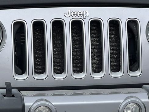 Used 2016 Jeep Wrangler Unlimited Sahara w/ Dual Top Group AWD/4WD image 36