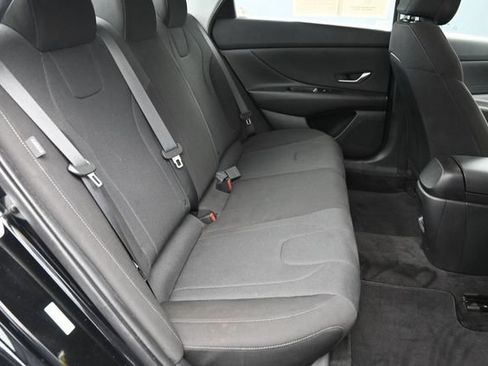 Used 2025 Hyundai Elantra SE FWD image 29