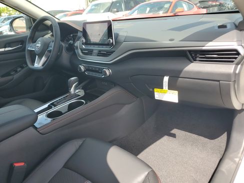 New 2025 Nissan Altima 2.5 SR image 11