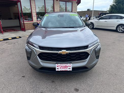 Used 2024 Chevrolet Trax LS FWD image 2