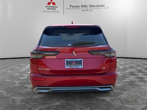 New 2025 Mitsubishi Outlander SE image 6