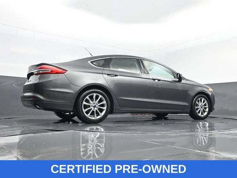 Used 2017 Ford Fusion SE FWD image 26
