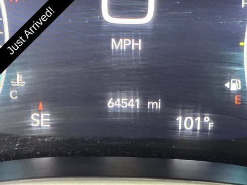 Used 2024 Chrysler Pacifica Touring-L FWD image 38