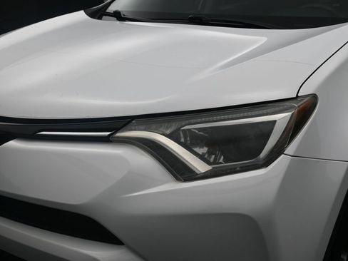 Used 2017 Toyota RAV4 LE FWD image 15