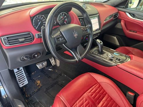 Used 2022 Maserati Levante Trofeo image 16