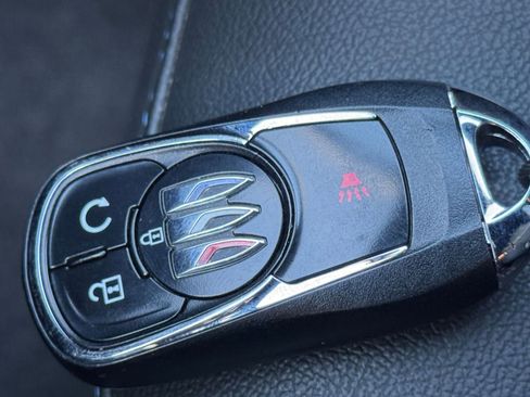 Used 2025 Buick Envista Sport Touring image 22