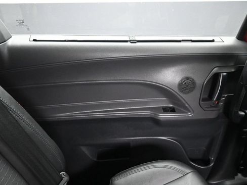 Used 2021 Toyota Sienna XSE FWD image 44