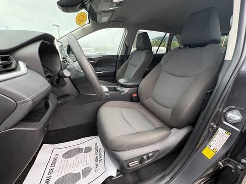 Used 2025 Toyota RAV4 XLE AWD/4WD image 20