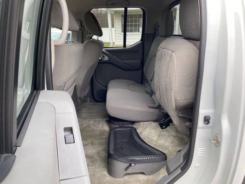 Used 2017 Nissan Frontier SV image 25