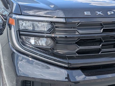Used 2025 Ford Expedition Active AWD/4WD image 9