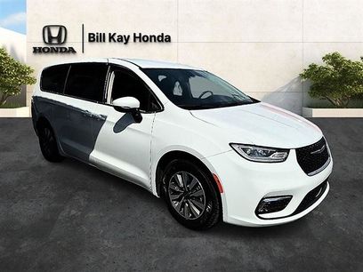 Used 2023 Chrysler Pacifica Touring-L