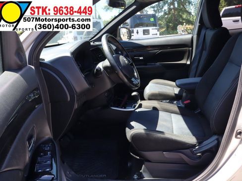 Used 2018 Mitsubishi Outlander LE AWD/4WD image 13