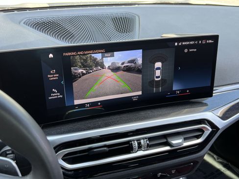 Used 2023 BMW 330i xDrive Sedan w/ Premium Package image 17