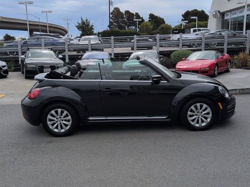 Used 2018 Volkswagen Beetle 2.0T FWD image 4