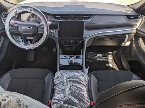 New 2025 Jeep Grand Cherokee L Altitude image 14