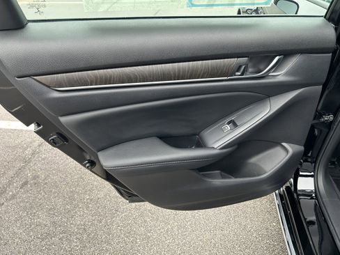 Used 2022 Honda Accord EX-L image 13