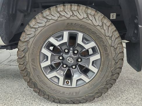 Used 2023 Toyota Tacoma TRD Off-Road w/ Advanced Technology Package AWD/4WD image 42
